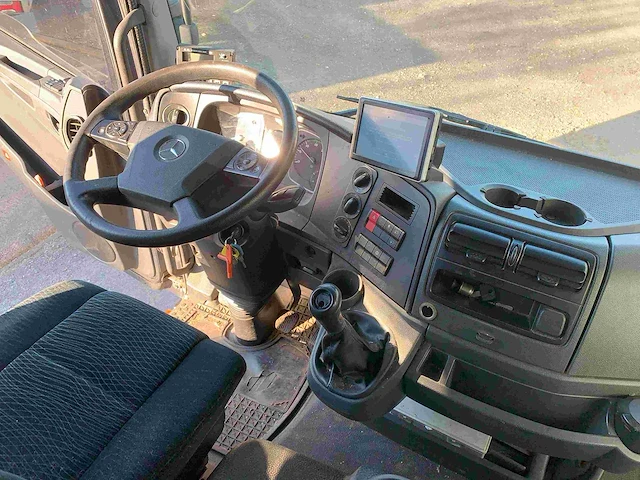 2014 mercedes-benz atego vrachtwagen met laadklep - afbeelding 30 van  33