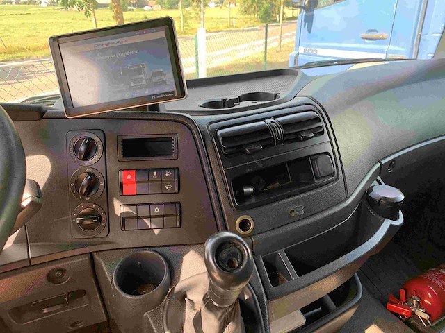 2014 mercedes-benz atego vrachtwagen met laadklep - afbeelding 32 van  33