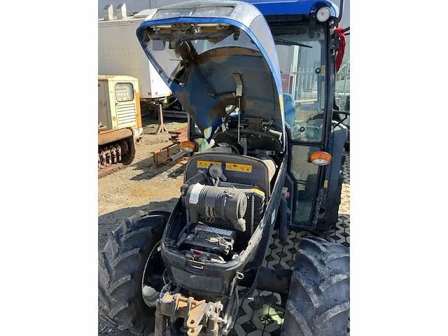 2014 new holland t3010 vierwielaangedreven landbouwtractor - afbeelding 16 van  31