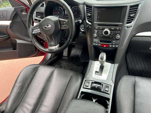 2014 subaru legacy outback awd - afbeelding 25 van  31