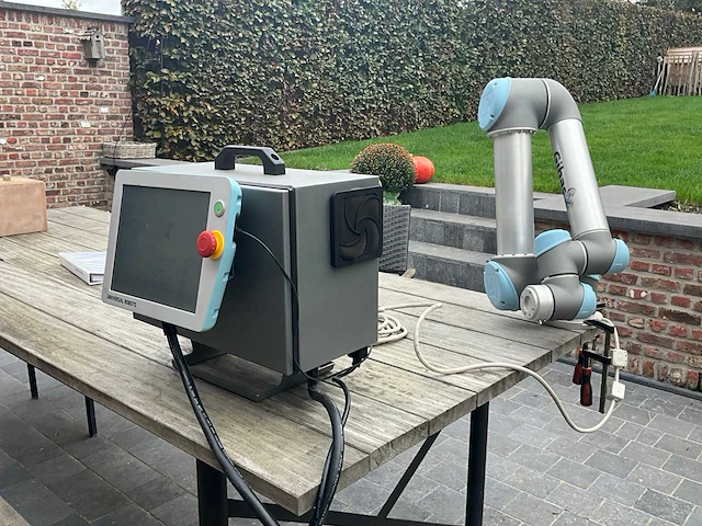 2014 universal robots ur5 industriële robot - afbeelding 1 van  10