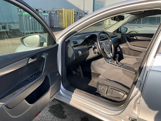 2014 volkswagen passat personenauto - afbeelding 25 van  25