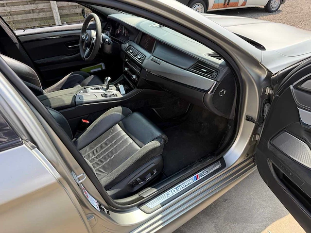 2015 - bmw m5 30 jahre editie - personenauto - afbeelding 17 van  45