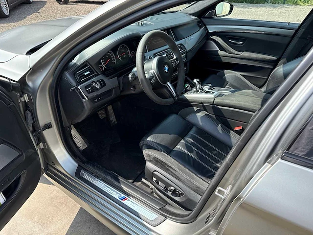 2015 - bmw m5 30 jahre editie - personenauto - afbeelding 21 van  45
