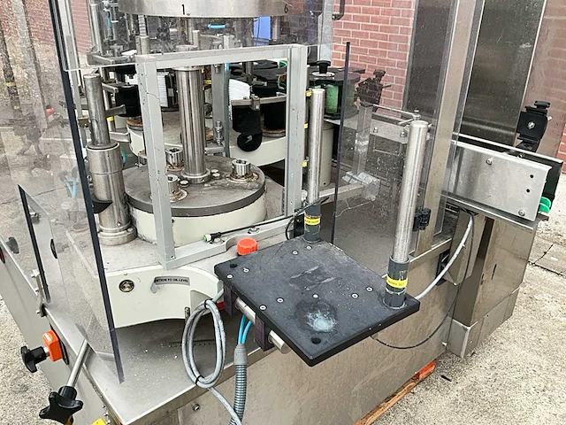 2015 - gernep labetta flessen eticketeer machine - afbeelding 2 van  15