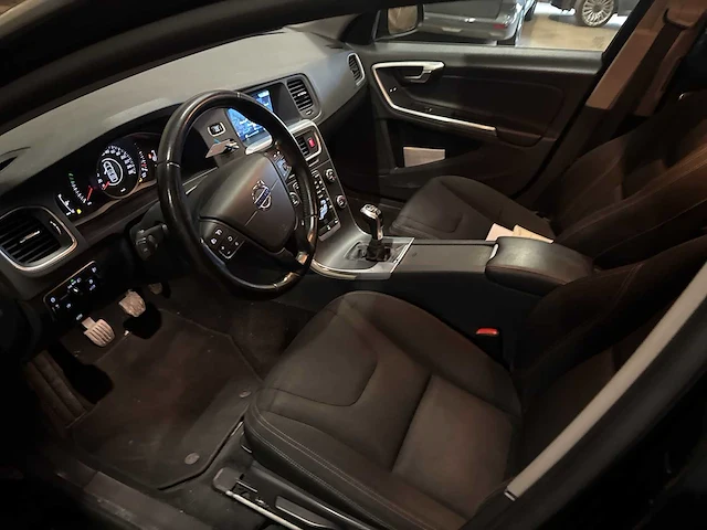 2015 - volvo v60 - personenauto - afbeelding 13 van  35