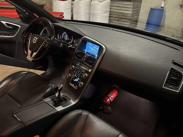 2015 - volvo xc60 - personenauto - afbeelding 6 van  37