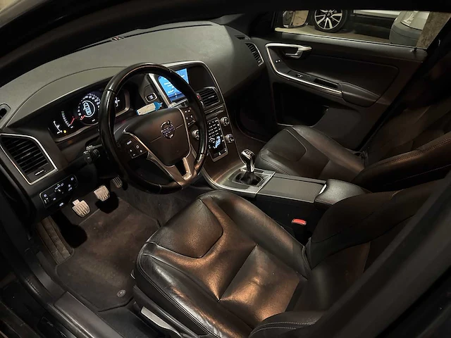 2015 - volvo xc60 - personenauto - afbeelding 9 van  37