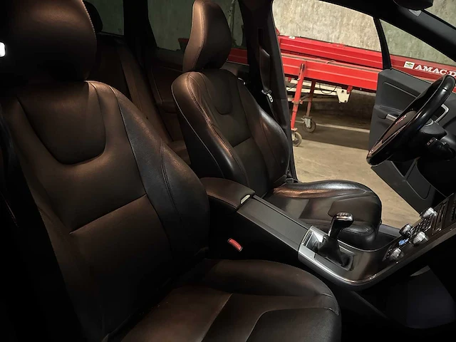 2015 - volvo xc60 - personenauto - afbeelding 24 van  37