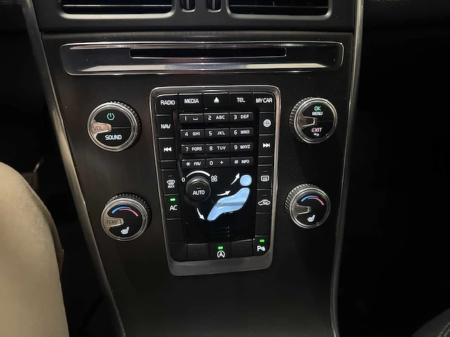 2015 - volvo xc60 - personenauto - afbeelding 25 van  37
