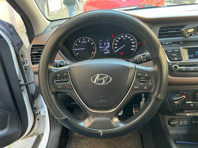 2015 hyundai i20 1.2 benzine hatchback auto - afbeelding 19 van  43