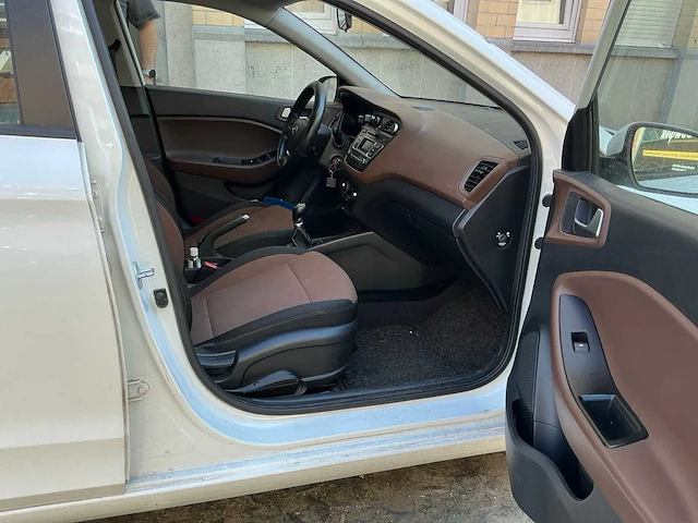 2015 hyundai i20 1.2 benzine hatchback auto - afbeelding 27 van  43
