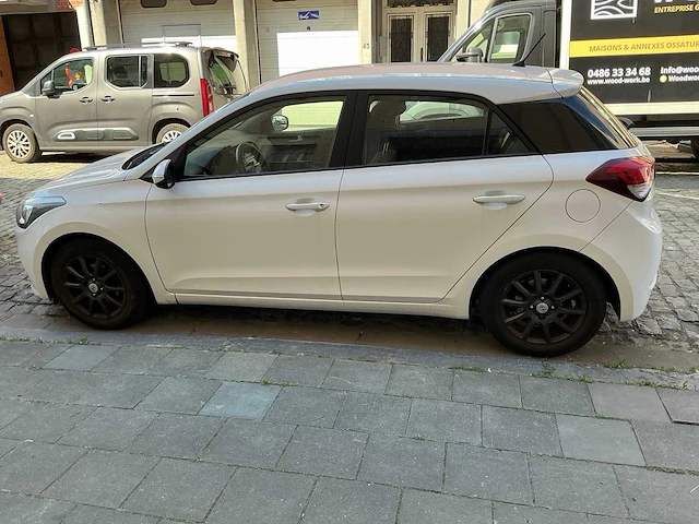 2015 hyundai i20 1.2 benzine hatchback auto - afbeelding 2 van  43