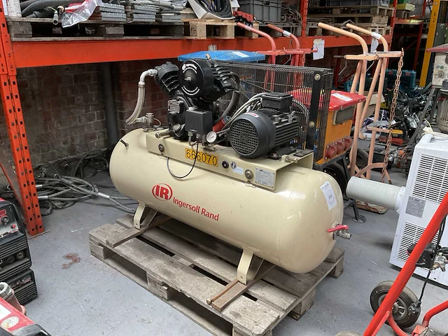 2015 ingersoll rand t30/200/3v luchtcompressor - afbeelding 1 van  7