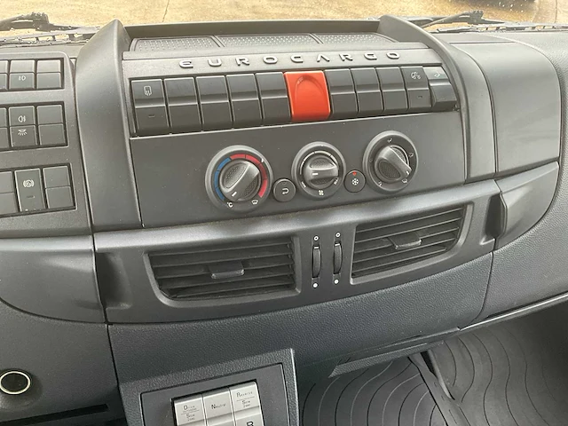 2015 iveco eurocargo vrachtwagen - afbeelding 28 van  51