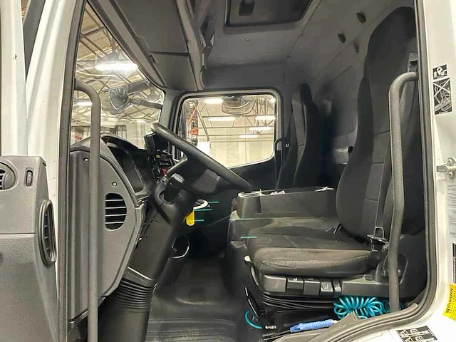 2015 mercedes-benz atego vrachtwagen met laadkraan - afbeelding 8 van  12