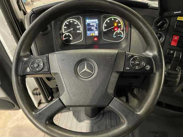 2015 mercedes-benz atego vrachtwagen met laadkraan - afbeelding 9 van  12
