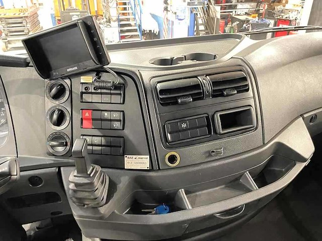 2015 mercedes-benz atego vrachtwagen met laadkraan - afbeelding 10 van  12