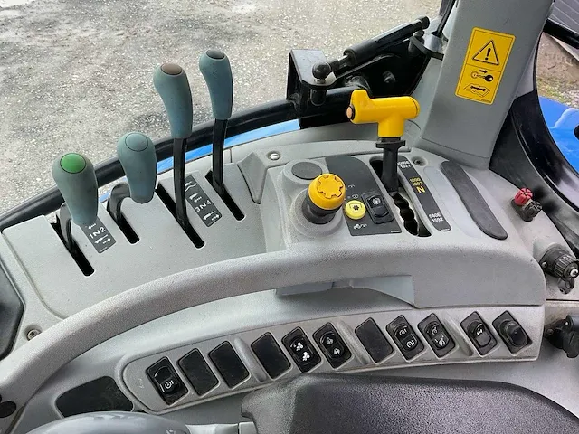 2015 new holland t7.210 vierwielaangedreven landbouwtractor - afbeelding 5 van  30