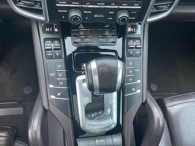 2015 porsche cayenne s e-hybrid - afbeelding 18 van  44
