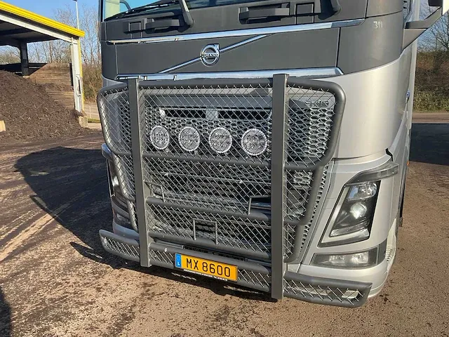 2015 volvo fh16 750 vrachtwagen (80 ton) - afbeelding 9 van  49