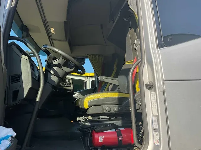 2015 volvo fh16 750 vrachtwagen (80 ton) - afbeelding 14 van  49
