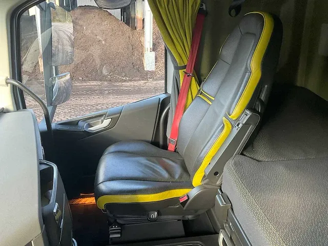 2015 volvo fh16 750 vrachtwagen (80 ton) - afbeelding 24 van  49