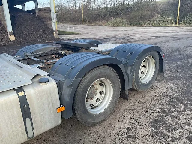 2015 volvo fh16 750 vrachtwagen (80 ton) - afbeelding 40 van  49