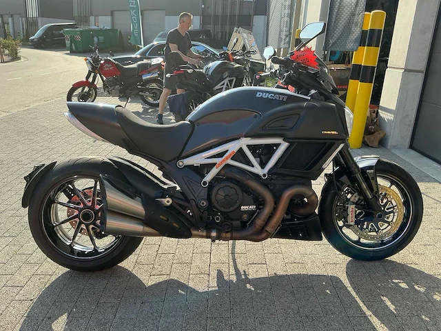 2016 ducati diavel carbon - afbeelding 34 van  65