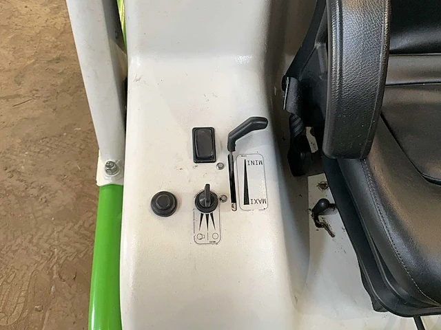 2016 etesia 124 dx 4x4 tractor type grasmaaier - afbeelding 8 van  34