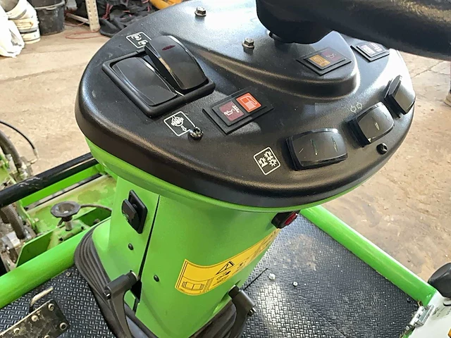 2016 etesia 124 dx 4x4 tractor type grasmaaier - afbeelding 13 van  34