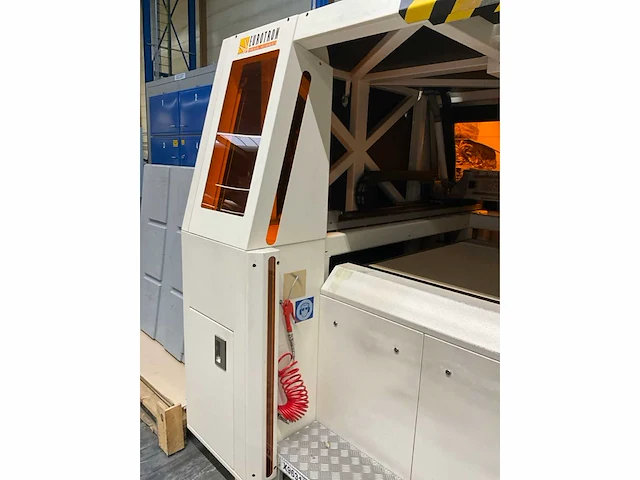 2016 eurotron structuring tool cnc freesmachine met filterzuiginstallatie - afbeelding 8 van  28