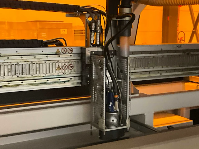 2016 eurotron structuring tool cnc freesmachine met filterzuiginstallatie - afbeelding 13 van  28