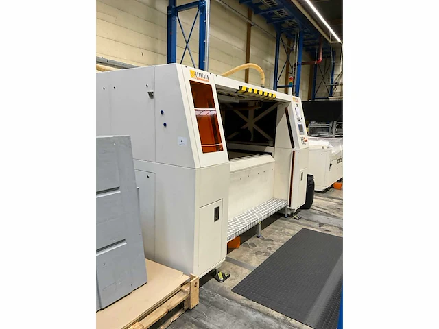 2016 eurotron structuring tool cnc freesmachine met filterzuiginstallatie - afbeelding 23 van  28