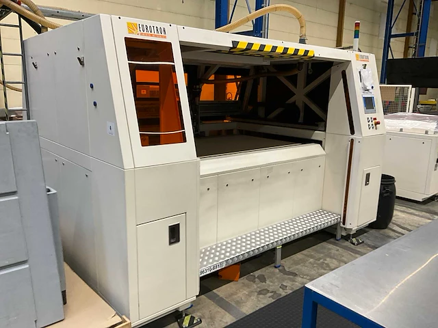 2016 eurotron structuring tool cnc freesmachine met filterzuiginstallatie - afbeelding 24 van  28