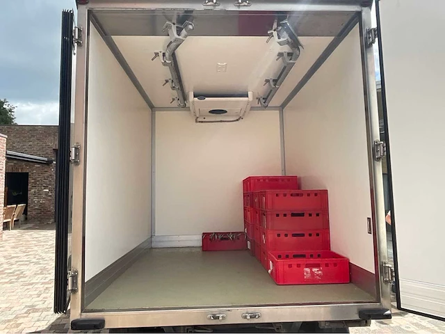 2016 iveco gekoelde vrachtwagen - afbeelding 14 van  18
