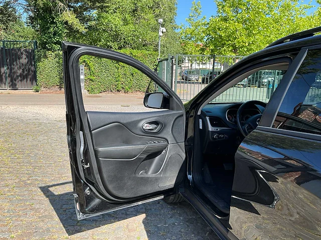 2016 jeep cherokee night eagle stationwagen personenauto - afbeelding 20 van  73