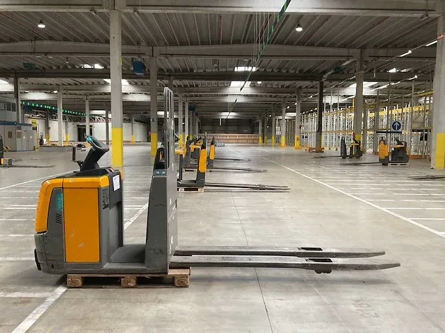 2016 jungheinrich ece 225 orderpicker - afbeelding 3 van  5