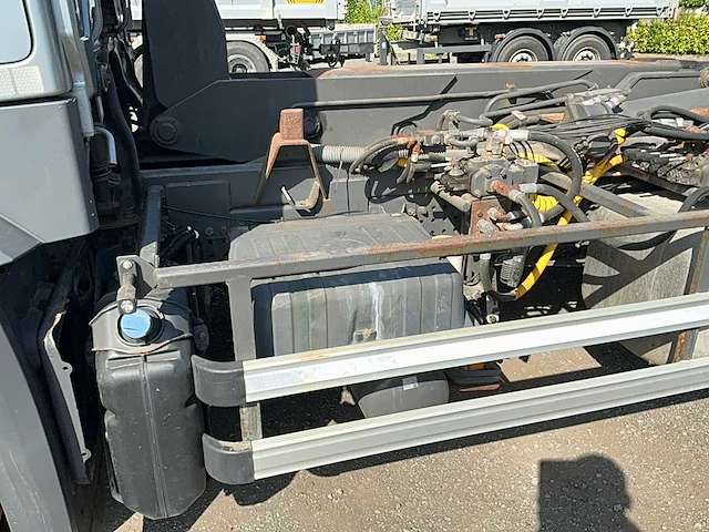 2016 mercedes actros 1842 vrachtwagen - afbeelding 22 van  52