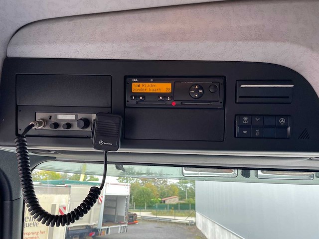 2016 mercedes-benz arocs vrachtwagen met kraanarm - afbeelding 10 van  25