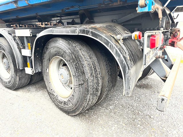 2016 mercedes-benz arocs vrachtwagen met kraanarm - afbeelding 17 van  25