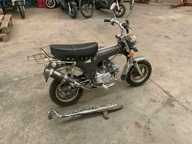 2016 zhenua dax 125 cc scooter - afbeelding 14 van  16