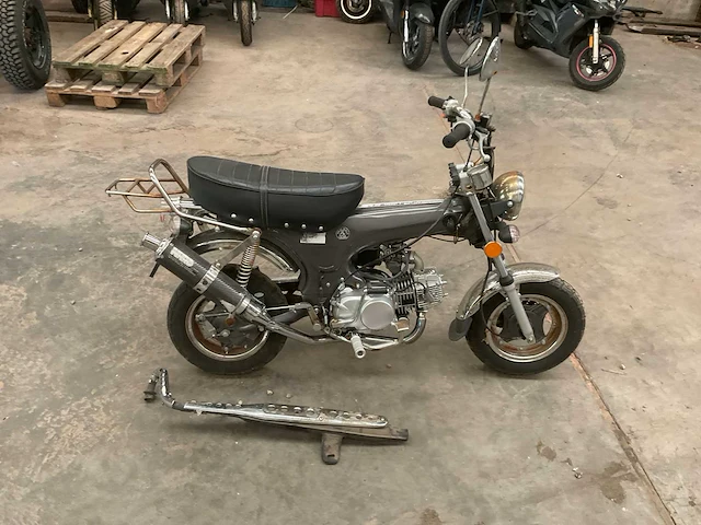 2016 zhenua dax 125 cc scooter - afbeelding 15 van  16
