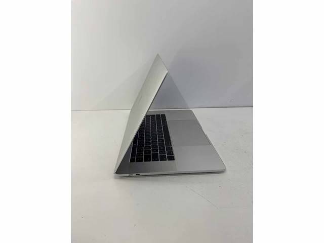 2017 apple macbook pro macbook pro 15.4 a1707 inch core i7 gen 7 16gb ram 256gb ssd - afbeelding 3 van  9