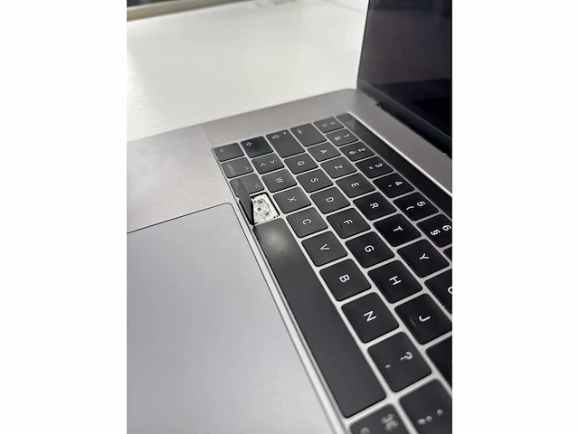 2017 apple macbook pro macbook pro 15.4 a1707 inch core i7 gen 7 16gb ram 500gb ssd - afbeelding 4 van  13
