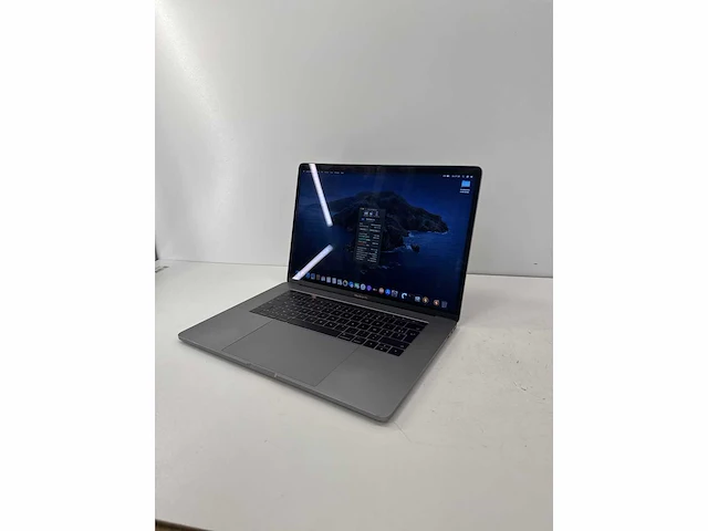 2017 apple macbook pro macbook pro 15.4 a1707 inch core i7 gen 7 16gb ram 500gb ssd - afbeelding 1 van  13