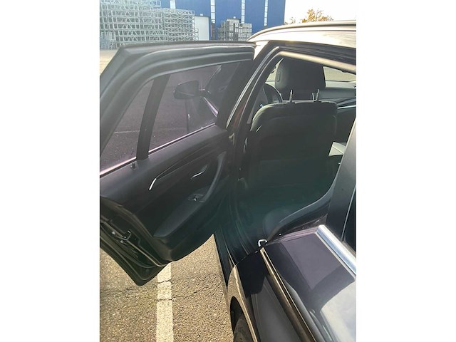 2017 bmw 518d wagen - afbeelding 40 van  45