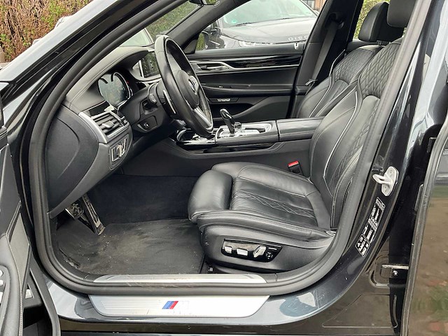 2017 bmw 750i xdrive personenauto - afbeelding 31 van  44