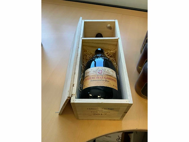 2017 chateauneuf-du-pape rode wijn - afbeelding 2 van  2