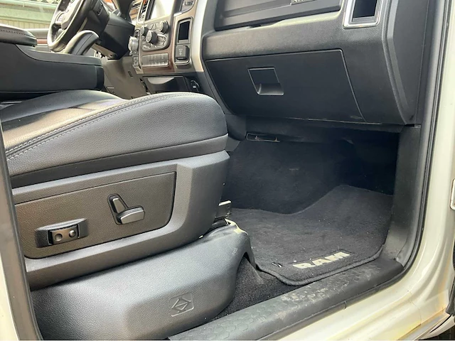 2017 dodge ram 1500 laramie - personenauto - afbeelding 30 van  84